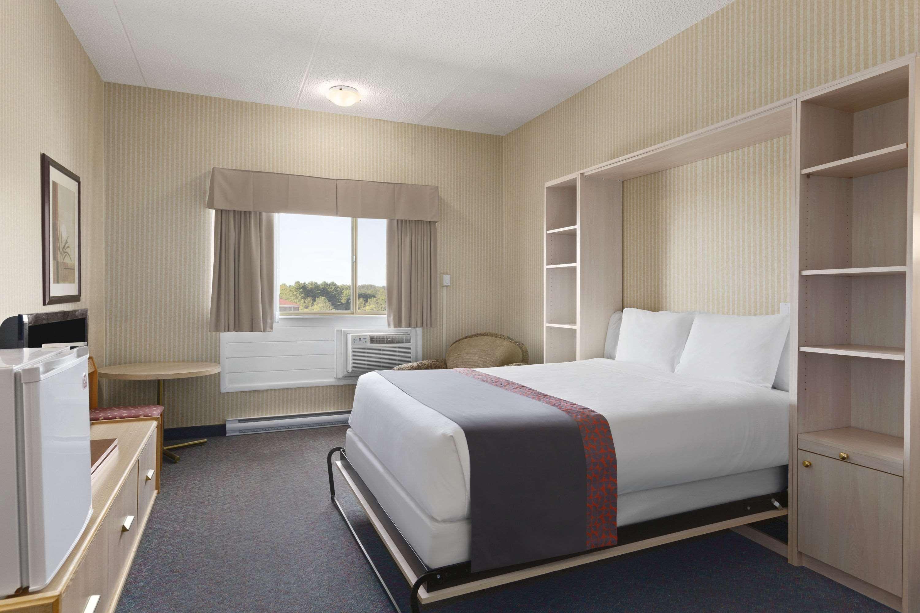 Days Inn By Wyndham Bridgewater Conference Center Exterior photo