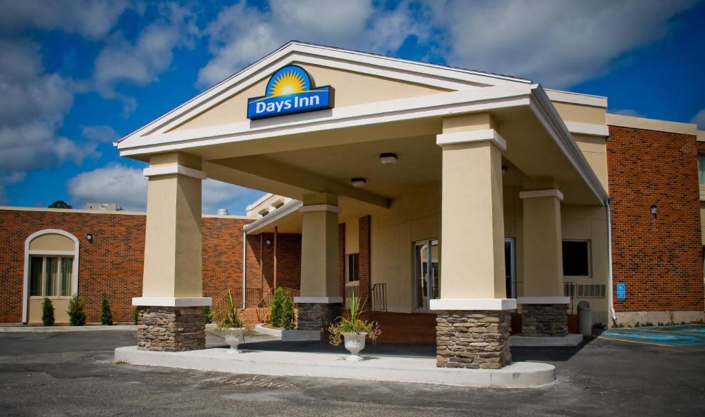 Days Inn By Wyndham Bridgewater Conference Center Exterior photo